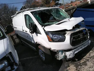 2019 Ford Transit z VIN 1FTYR1YG2KKA31662, wystawiony jako IAAI lot #41743905 z przebiegiem 150 698 mil mil oraz . Historia ofert i sprzedaży dostępna na DreamBid. Obrazek 1.