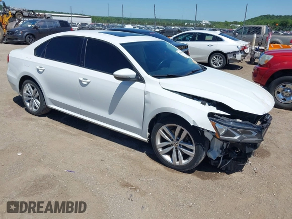 2019 Volkswagen Passat Wolfsburg Edition z VIN 1VWLA7A36KC008789, wystawiony jako IAAI lot #42293081 z przebiegiem 79 354 mil mil oraz . Historia ofert i sprzedaży dostępna na DreamBid. Obrazek 1.