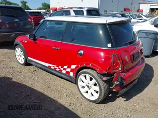 2005 MINI Hardtop S with VIN WMWRE33415TD92159, listed as a IAAI auction lot 42006711 with 110,935 mi miles and . Bid and sale history available at DreamBid. Image 3.