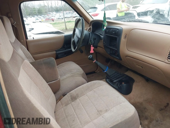 1996 Ford Ranger XL z VIN 1FTCR14A3TPA22615, wystawiony jako IAAI lot #41785002 z przebiegiem 94 455 mil mil oraz . Historia ofert i sprzedaży dostępna na DreamBid. Obrazek 5.