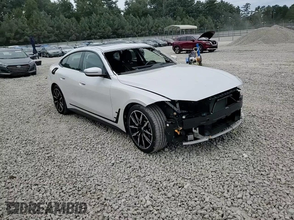 2024 BMW i4 eDrive40 z VIN WBY73AW07RFR74988, wystawiony jako Copart lot #70713824 z przebiegiem 14 117 mil mil oraz Szkody całkowita. Historia ofert i sprzedaży dostępna na DreamBid. Obrazek 12.