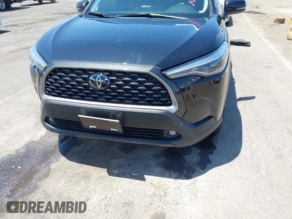 2023 Toyota Corolla Cross XLE z VIN 7MUDAAAG3PV069634, wystawiony jako IAAI lot #42489692 z przebiegiem 18 923 mil mil oraz . Historia ofert i sprzedaży dostępna na DreamBid. Obrazek 13.