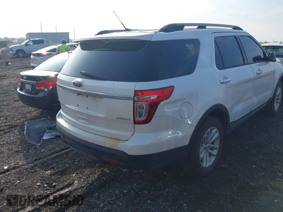 2013 Ford Explorer XLT with VIN 1FM5K7D97DGC88108, listed as a IAAI auction lot 42180147 with 156,905 mi miles and . Bid and sale history available at carsss.com. Image 4.
