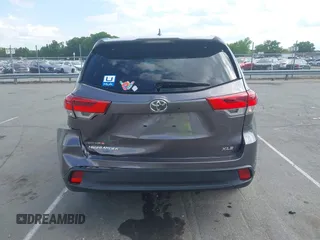 2019 Toyota Highlander SE z VIN 5TDKZRFHXKS316330, wystawiony jako IAAI lot #42183341 z przebiegiem 81 705 mil mil oraz . Historia ofert i sprzedaży dostępna na DreamBid. Obrazek 16.