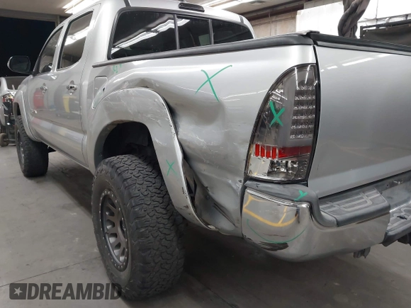 2013 Toyota Tacoma z VIN 3TMLU4EN0DM123507, wystawiony jako IAAI lot #42691592 z przebiegiem 100 894 mil mil oraz . Historia ofert i sprzedaży dostępna na DreamBid. Obrazek 6.