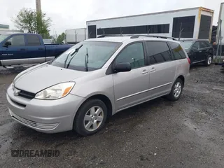 2005 Toyota Sienna CE z VIN 5TDZA23CX5S333767, wystawiony jako IAAI lot #42258278 z przebiegiem 154 299 mil mil oraz . Historia ofert i sprzedaży dostępna na DreamBid. Obrazek 2.