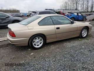 1995 BMW 8 Series z VIN WBAEF6328SCC89764, wystawiony jako Copart lot #82695124 z przebiegiem 94 177 mil mil oraz Czysty tytuł • Clean title. Historia ofert i sprzedaży dostępna na DreamBid. Obrazek 3.