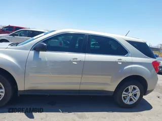 2015 Chevrolet Equinox LS z VIN 2GNALAEK8F6370308, wystawiony jako IAAI lot #42533032 z przebiegiem 104 740 mil mil oraz . Historia ofert i sprzedaży dostępna na DreamBid. Obrazek 14.