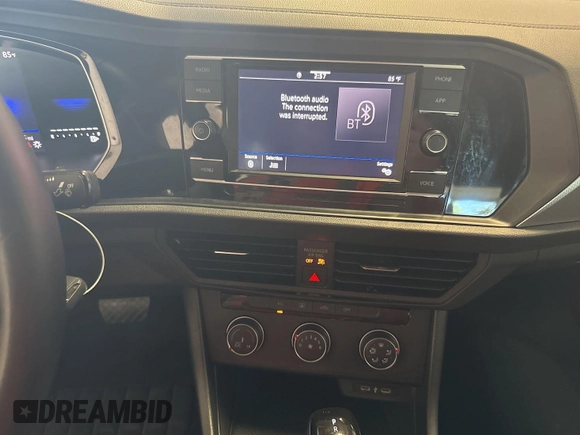 2024 Volkswagen Jetta S с VIN 3VW5M7BU2RM079505, выставлен на аукционе IAAI как лот 42808841 с пробегом 21 446 миль миль и . История ставок и продаж доступна на DreamBid. Изображение 27.
