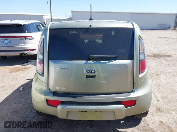2011 Kia Soul + with VIN KNDJT2A22B7330062, listed as a IAAI auction lot 41772382 with 170,000 mi miles. Bid and sale history available at carsss.com. Image 16.