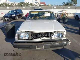 1990 Volvo 240 z VIN YV1AA8846L1429028, wystawiony jako IAAI lot #41370630 z przebiegiem 132 354 mil mil oraz . Historia ofert i sprzedaży dostępna na DreamBid. Obrazek 12.