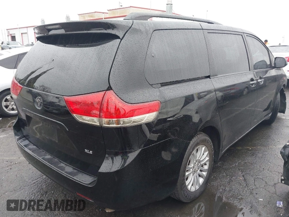 2011 Toyota Sienna XLE AAS with VIN 5TDYK3DC9BS068364, listed as a IAAI auction lot 41733881 with 157,972 mi miles. Bid and sale history available at carsss.com. Image 4.