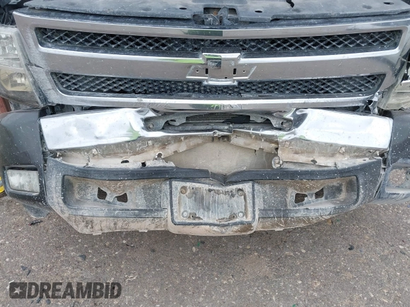 2010 Chevrolet Silverado 1500 LT with VIN 3GCRCSE0XAG228684, listed as a IAAI auction lot 40975818 with 264,129 mi miles and . Bid and sale history available at DreamBid. Image 6.