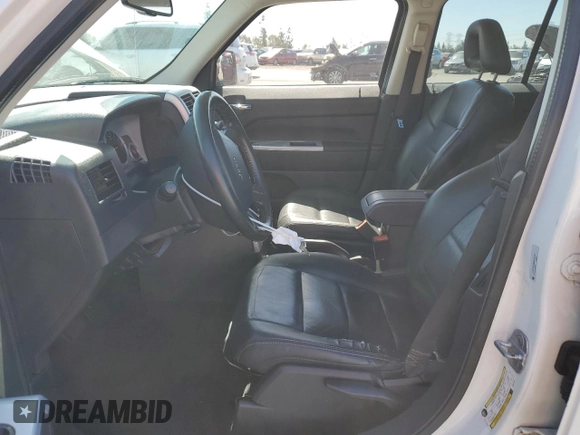 2008 Jeep Patriot Limited with VIN 1J8FT48W88D519179, listed as a Copart auction lot 49710235 with 140,578 mi miles and Salvage Title. Bid and sale history available at DreamBid. Image 7.