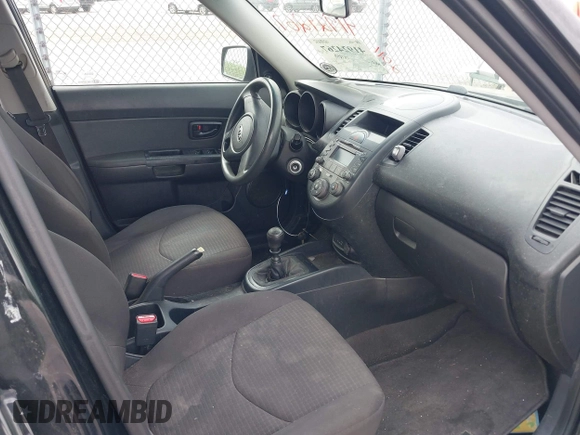 2011 Kia Soul with VIN KNDJT2A17B7218011, listed as a IAAI auction lot 41924267 with 137,282 mi miles. Bid and sale history available at carsss.com. Image 5.