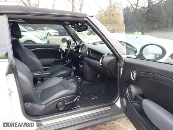 2011 MINI Cooper Convertible s with VIN WMWZP3C55BTX82922, listed as a IAAI auction lot 41408777 with 82,764 mi miles. Bid and sale history available at carsss.com. Image 5.