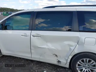 2017 Toyota Sienna XLE Auto Access Seat with VIN 5TDYZ3DC8HS766601, listed as a IAAI auction lot 41232878 with 133,861 mi miles. Bid and sale history available at carsss.com. Image 13.