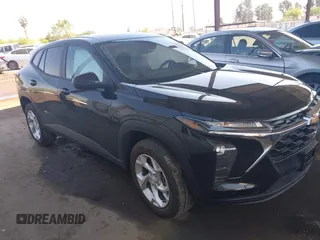 2025 Chevrolet Trax LS with VIN KL77LFEP8SC083660, listed as a IAAI auction lot 41993641 with 6,667 mi miles and . Bid and sale history available at DreamBid. Image 1.