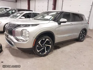 2024 Mitsubishi Outlander SE with VIN JA4J4VA88RZ018274, listed as a IAAI auction lot 41292162 with 8,421 mi miles. Bid and sale history available at carsss.com. Image 2.
