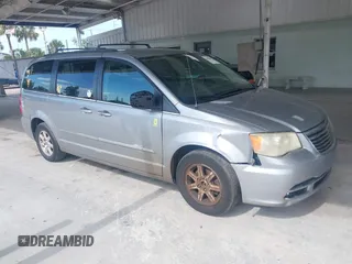 2013 Chrysler Town & Country Touring z VIN 2C4RC1BG0DR658041, wystawiony jako IAAI lot #42498154 z przebiegiem 141 626 mil mil oraz . Historia ofert i sprzedaży dostępna na DreamBid. Obrazek 1.
