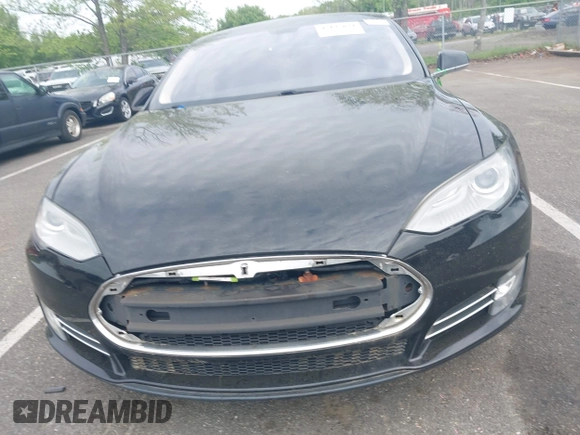 2014 Tesla Model S 60 with VIN 5YJSA1H13EFP33693, listed as a IAAI auction lot 42132094 with Not Provided miles and . Bid and sale history available at DreamBid. Image 6.