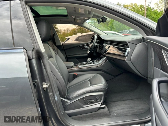 2021 Audi Q8 Premium Plus z VIN WA1EVAF17MD034670, wystawiony jako Copart lot #56331855 z przebiegiem 79 150 mil mil oraz Tytuł czysty. Historia ofert i sprzedaży dostępna na DreamBid. Obrazek 6.