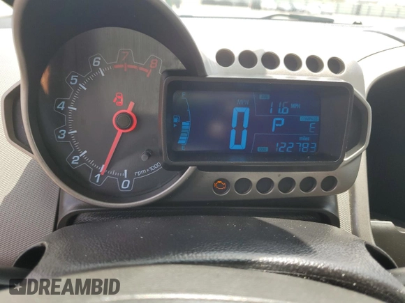 2014 Chevrolet Sonic LT z VIN 1G1JC5SH2E4140894, wystawiony jako Copart lot #55408215 z przebiegiem 122 783 mil mil oraz Szkoda całkowita • Salvage title. Historia ofert i sprzedaży dostępna na DreamBid. Obrazek 9.