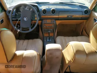 1981 Mercedes-Benz 300 D с VIN WDBAB30A6BB226915, выставлен на аукционе Copart как лот 87743925 с пробегом 241 960 миль миль и Списание • Salvage title. История ставок и продаж доступна на DreamBid. Изображение 8.