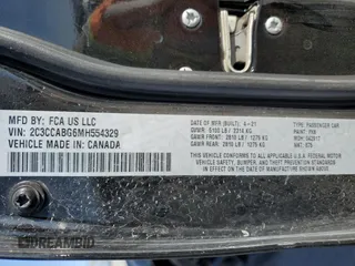 2021 Chrysler 300 S z VIN 2C3CCABG6MH554329, wystawiony jako Copart lot #52045545 z przebiegiem 77 377 mil mil oraz Szkoda całkowita • Salvage title. Historia ofert i sprzedaży dostępna na DreamBid. Obrazek 14.