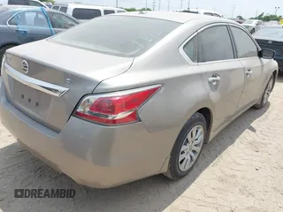 2015 Nissan Altima S with VIN 1N4AL3AP0FN341263, listed as a IAAI auction lot 42052040 with 137,546 mi miles and . Bid and sale history available at carsss.com. Image 4.