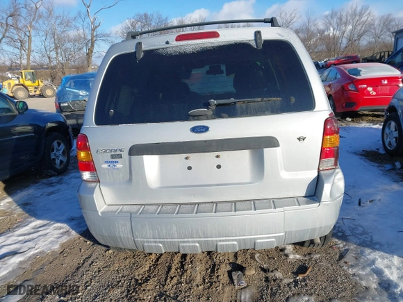 2007 Ford Escape XLT with VIN 1FMCU03127KA61978, listed as a IAAI auction lot 41371360 with 179,025 mi miles. Bid and sale history available at carsss.com. Image 16.
