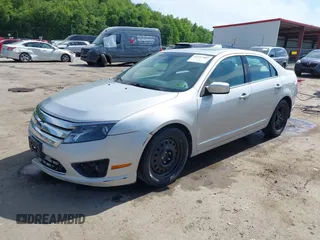 2010 Ford Fusion SE z VIN 3FAHP0HA6AR238485, wystawiony jako IAAI lot #42237682 z przebiegiem 147 260 mil mil oraz . Historia ofert i sprzedaży dostępna na DreamBid. Obrazek 2.