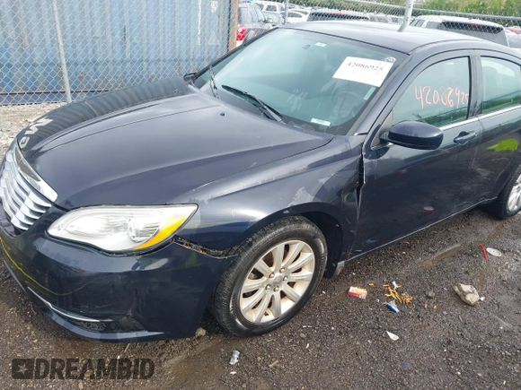 2011 Chrysler 200 Touring with VIN 1C3BC1FB6BN555155, listed as a IAAI auction lot 42086925 with 163,043 mi miles. Bid and sale history available at carsss.com. Image 6.