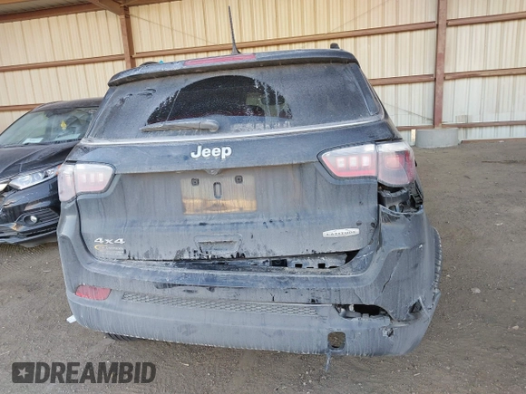 2018 Jeep Compass Latitude with VIN 3C4NJDBB6JT435456, listed as a IAAI auction lot 41328053 with 44,580 mi miles. Bid and sale history available at carsss.com. Image 17.