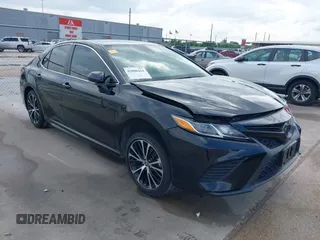 2020 Toyota Camry SE z VIN 4T1M11AK5LU399565, wystawiony jako IAAI lot #42000461 z przebiegiem 71 143 mil mil oraz . Historia ofert i sprzedaży dostępna na DreamBid. Obrazek 1.