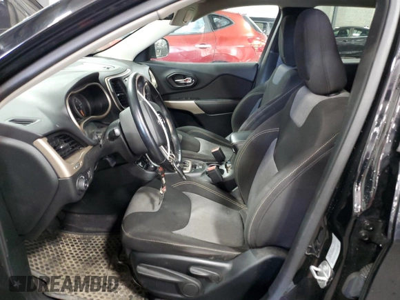 2018 Jeep Cherokee Latitude z VIN 1C4PJMCXXJD532040, wystawiony jako Copart lot #46475515 z przebiegiem 103 811 mil mil oraz Szkoda całkowita • Salvage title. Historia ofert i sprzedaży dostępna na DreamBid. Obrazek 7.
