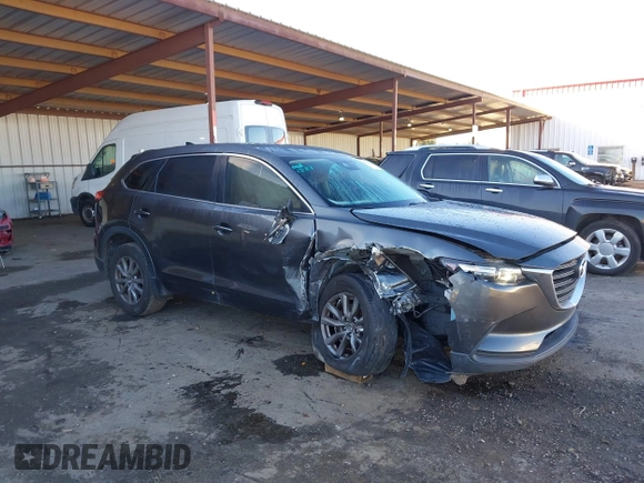 2018 Mazda CX-9 Sport z VIN JM3TCABY8J0203093, wystawiony jako IAAI lot #41218241 z przebiegiem 130 832 mil mil oraz . Historia ofert i sprzedaży dostępna na DreamBid. Obrazek 1.