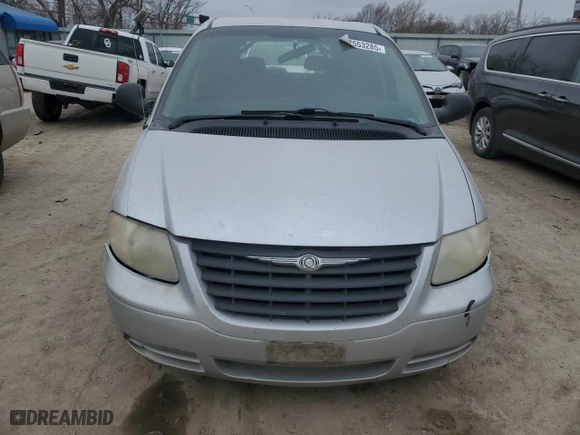 2006 Chrysler Town & Country SWB with VIN 1A4GP45RX6B547082, listed as a Copart auction lot 47553285 with 310,268 mi miles and Salvage Title. Bid and sale history available at carsss.com. Image 5.