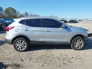 2017 Nissan Rogue Sport SV with VIN JN1BJ1CP6HW010659, listed as a IAAI auction lot 41024516 with 165,498 mi miles. Bid and sale history available at carsss.com. Image 14.