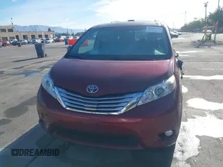 2014 Toyota Sienna XLE z VIN 5TDYK3DC6ES440358, wystawiony jako IAAI lot #40988116 z przebiegiem 87 692 mil mil oraz . Historia ofert i sprzedaży dostępna na DreamBid. Obrazek 13.