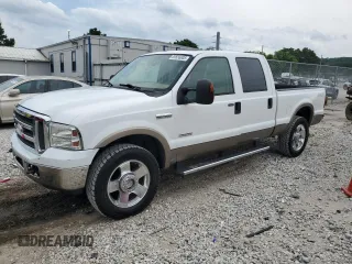 2006 Ford F-250 XL z VIN 1FTSW21P66EA21784, wystawiony jako Copart lot #59556905 z przebiegiem 162 561 mil mil oraz Szkoda całkowita • Salvage title. Historia ofert i sprzedaży dostępna na DreamBid. Obrazek 1.