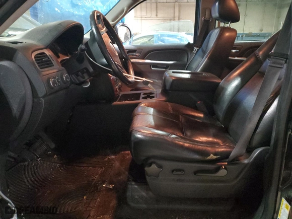 2013 Chevrolet Suburban LT with VIN 1GNSKJE79DR235536, listed as a Copart auction lot 41865805 with 231,576 mi miles and Clean Title. Bid and sale history available at carsss.com. Image 7.