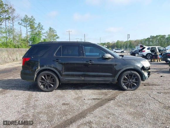 2017 Ford Explorer XLT with VIN 1FM5K7D89HGC99947, listed as a IAAI auction lot 41920343 with 98,582 mi miles. Bid and sale history available at carsss.com. Image 13.