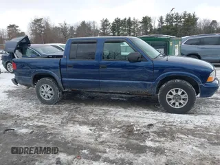 2002 GMC Sonoma SLS with VIN 1GTDT13W12K158613, listed as a IAAI auction lot 41524710 with 217,785 mi miles. Bid and sale history available at carsss.com. Image 13.