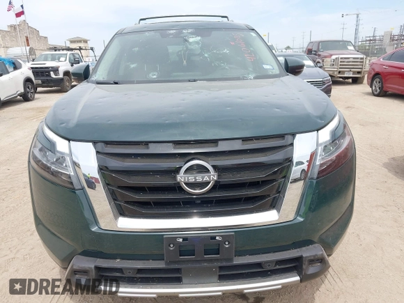 2023 Nissan Pathfinder Platinum z VIN 5N1DR3DH7PC275524, wystawiony jako IAAI lot #42061025 z przebiegiem 22 670 mil mil oraz . Historia ofert i sprzedaży dostępna na DreamBid. Obrazek 12.