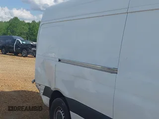 2021 Mercedes-Benz Sprinter Cargo with VIN W1Y4ECHY0MT073349, listed as a IAAI auction lot 39699453 with 136,101 mi miles and . Bid and sale history available at carsss.com. Image 19.