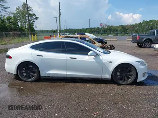 2014 Tesla Model S 60 with VIN 5YJSA1H1XEFP40611, listed as a IAAI auction lot 42826752 with Not provided miles and . Bid and sale history available at DreamBid. Image 12.