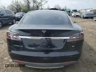 2013 Tesla Model S z VIN 5YJSA1CN8DFP22679, wystawiony jako Copart lot #51812615 z przebiegiem 1 211 mil mil oraz Czysty tytuł • Clean title. Historia ofert i sprzedaży dostępna na DreamBid. Obrazek 6.