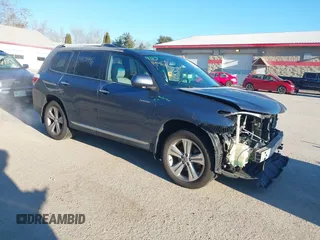 2013 Toyota Highlander Limited z VIN 5TDDK3EH5DS189890, wystawiony jako IAAI lot #41101446 z przebiegiem 136 648 mil mil oraz . Historia ofert i sprzedaży dostępna na DreamBid. Obrazek 1.