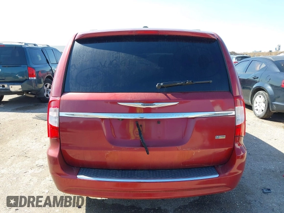 2013 Chrysler Town & Country Touring z VIN 2C4RC1BG7DR583239, wystawiony jako IAAI lot #41955325 z przebiegiem 183 880 mil mil oraz . Historia ofert i sprzedaży dostępna na DreamBid. Obrazek 16.